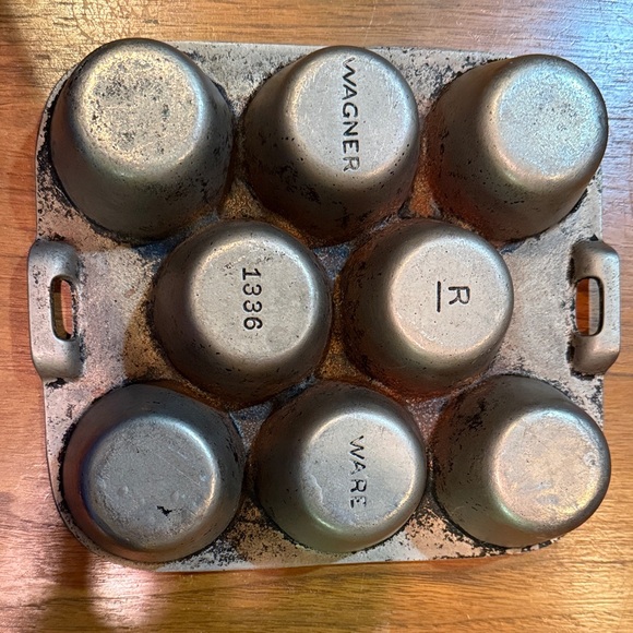 Vintage Wagner Ware Metal Muffin and Popover Pan - Picture 2 of 2